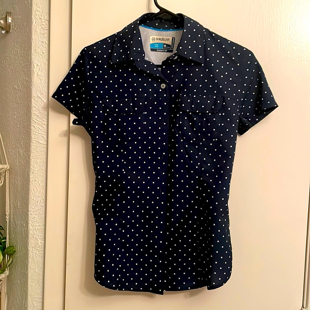 Professional, feminine, Navy blue w cream polka dots, outdoorsy